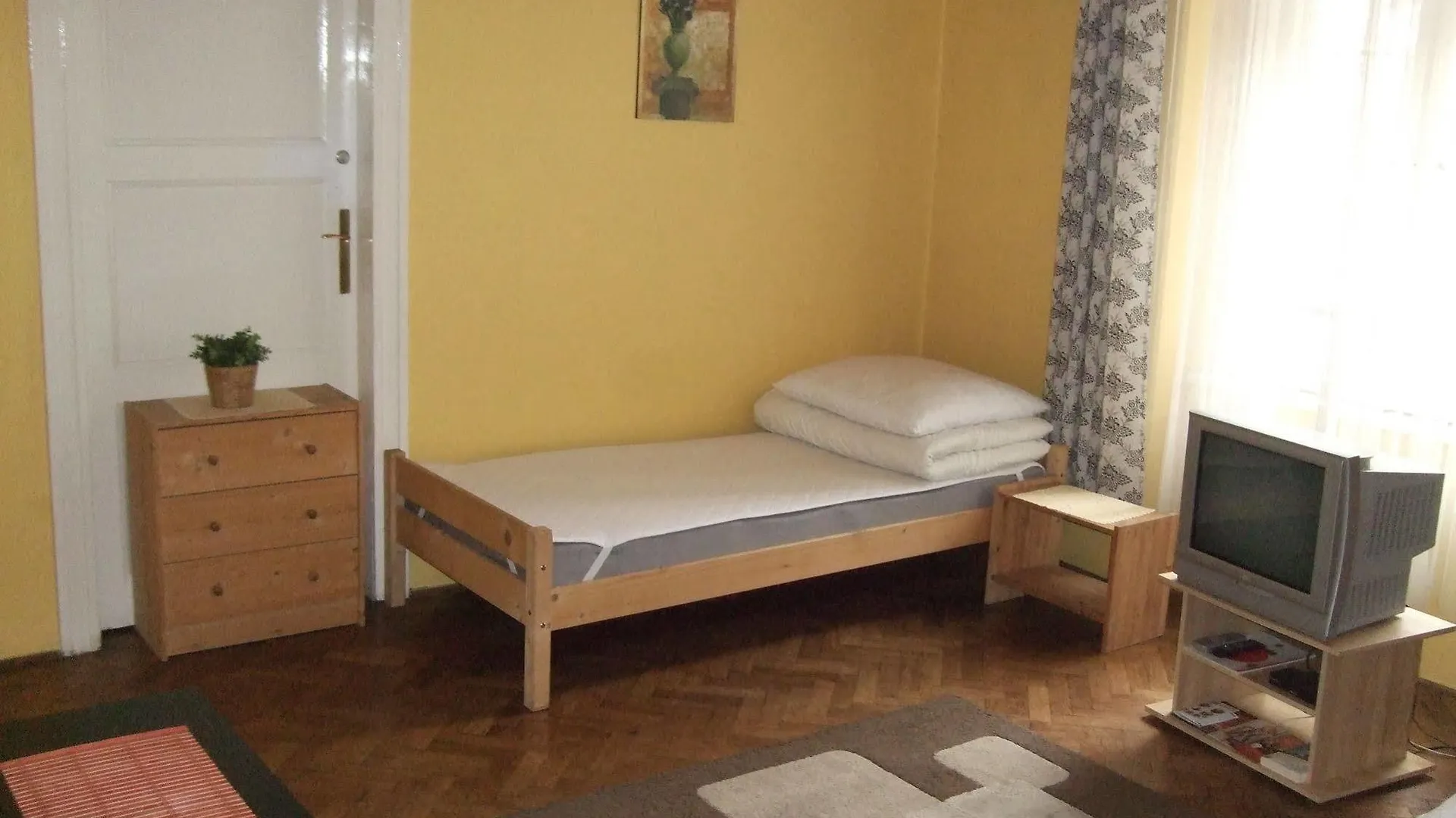 Old Walls Hostel Krakow Poland